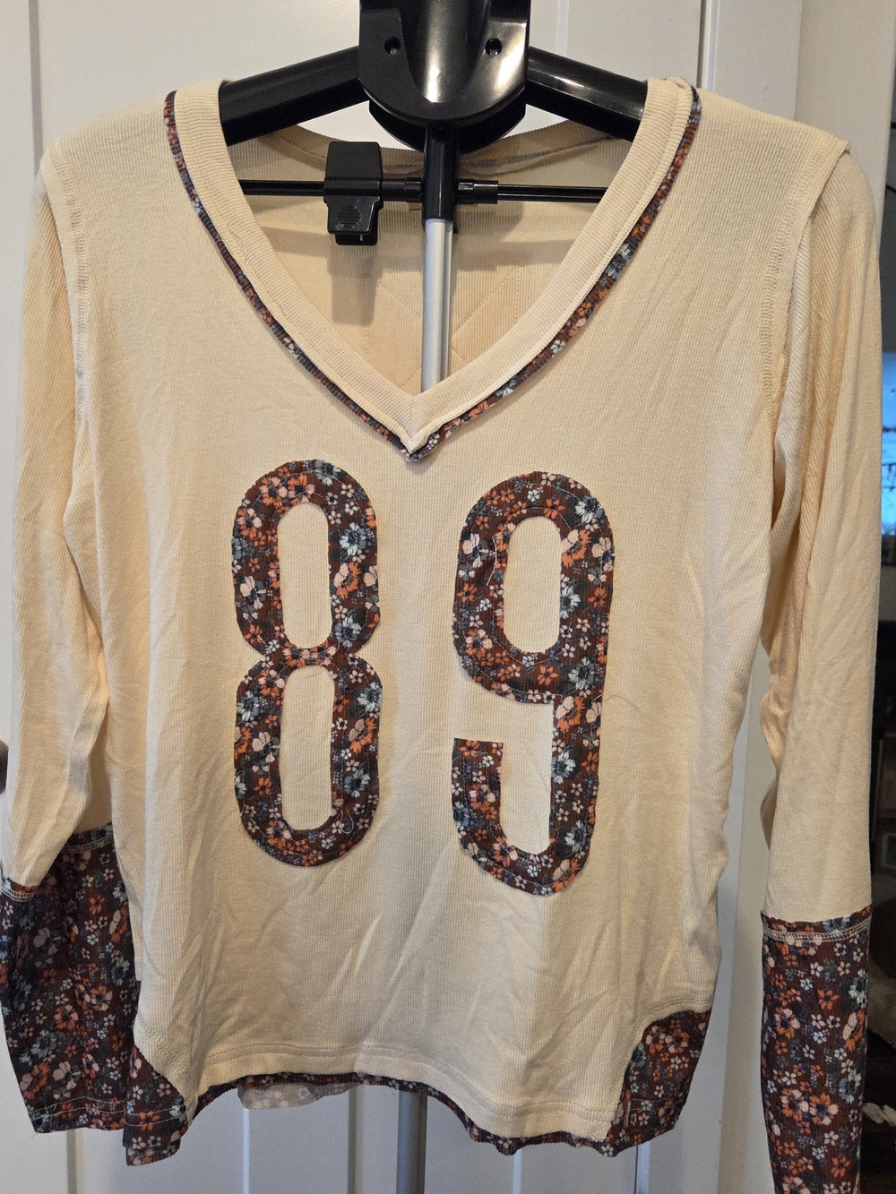 101. POL Floral Accent V-Neck Women's Top - Cream with Floral 89